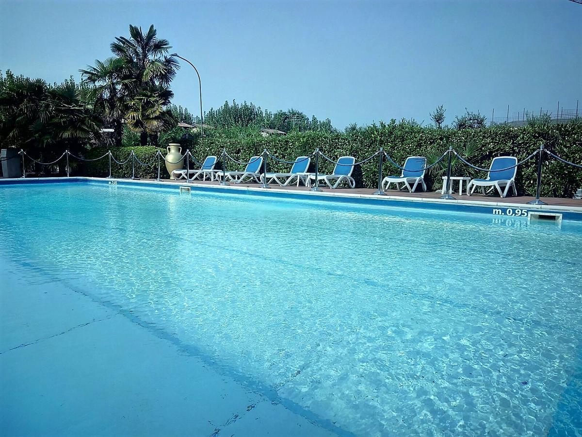 Hotel Oceano Peschiera del Garda Bagian luar foto