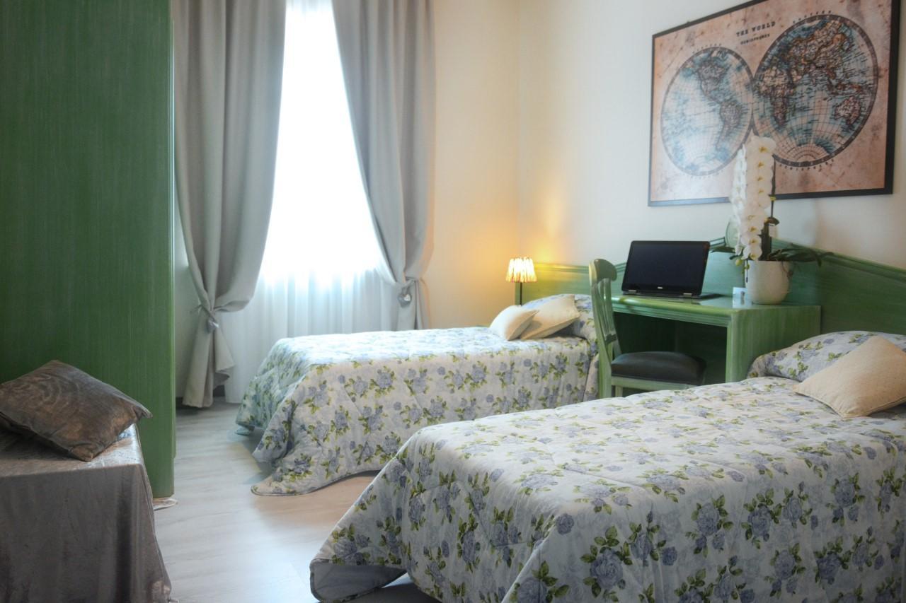 Hotel Oceano Peschiera del Garda Bagian luar foto