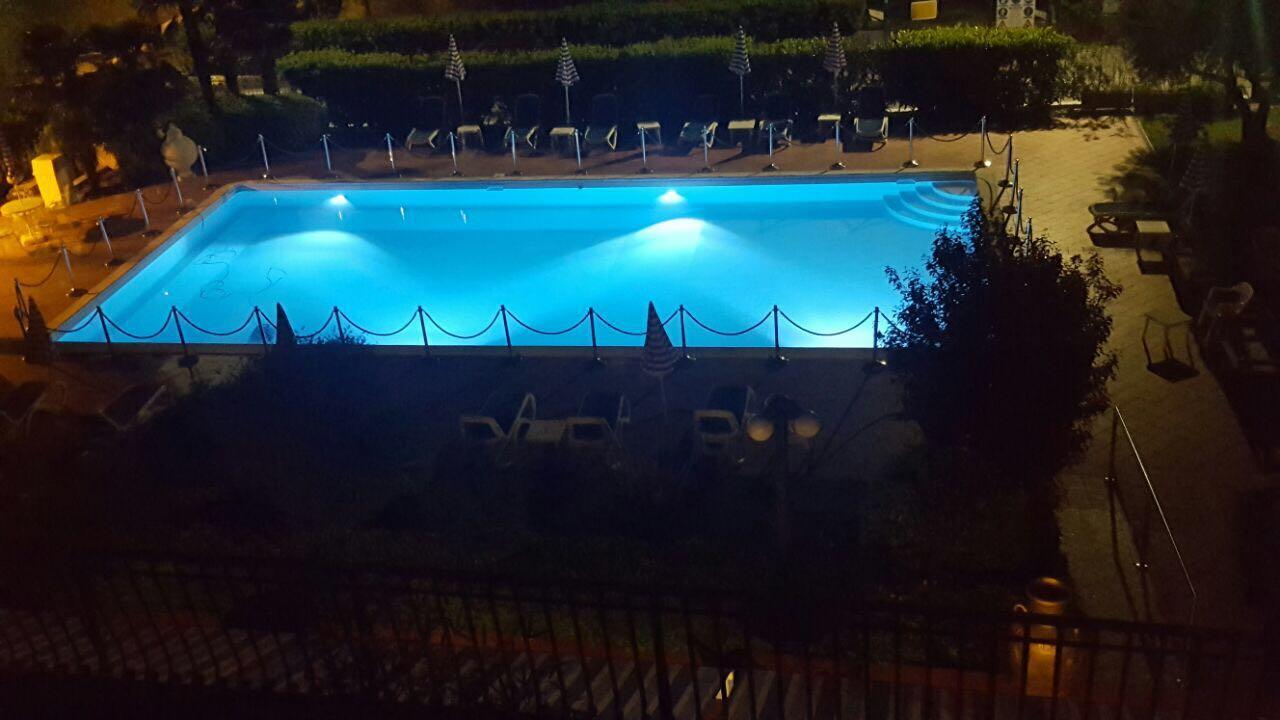 Hotel Oceano Peschiera del Garda Bagian luar foto