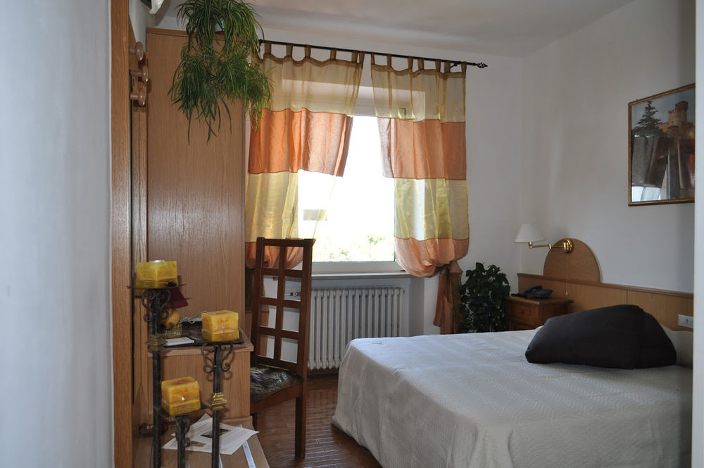 Hotel Oceano Peschiera del Garda Bagian luar foto