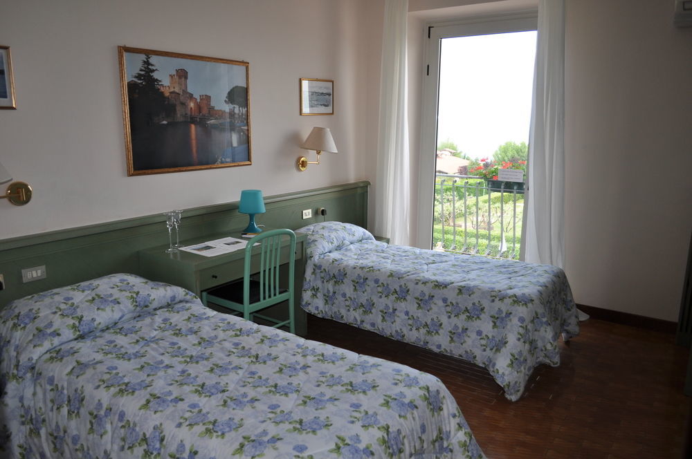 Hotel Oceano Peschiera del Garda Bagian luar foto