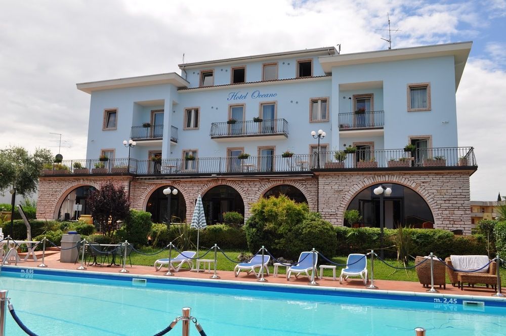 Hotel Oceano Peschiera del Garda Bagian luar foto