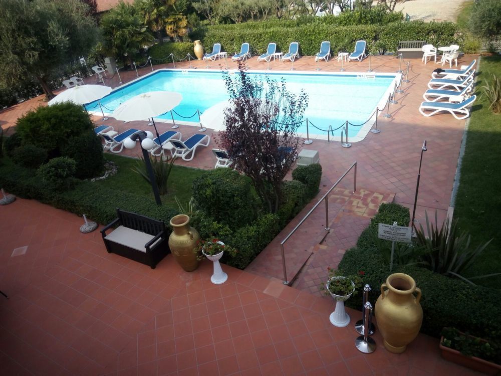 Hotel Oceano Peschiera del Garda Bagian luar foto
