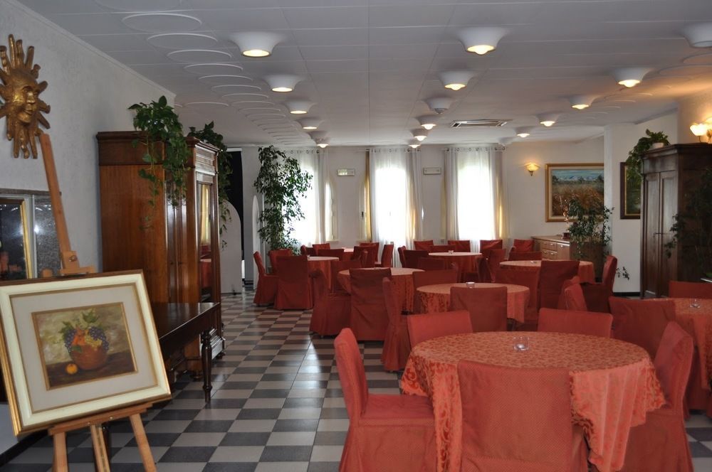 Hotel Oceano Peschiera del Garda Bagian luar foto