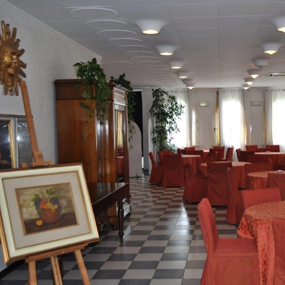 Hotel Oceano Peschiera del Garda Bagian luar foto