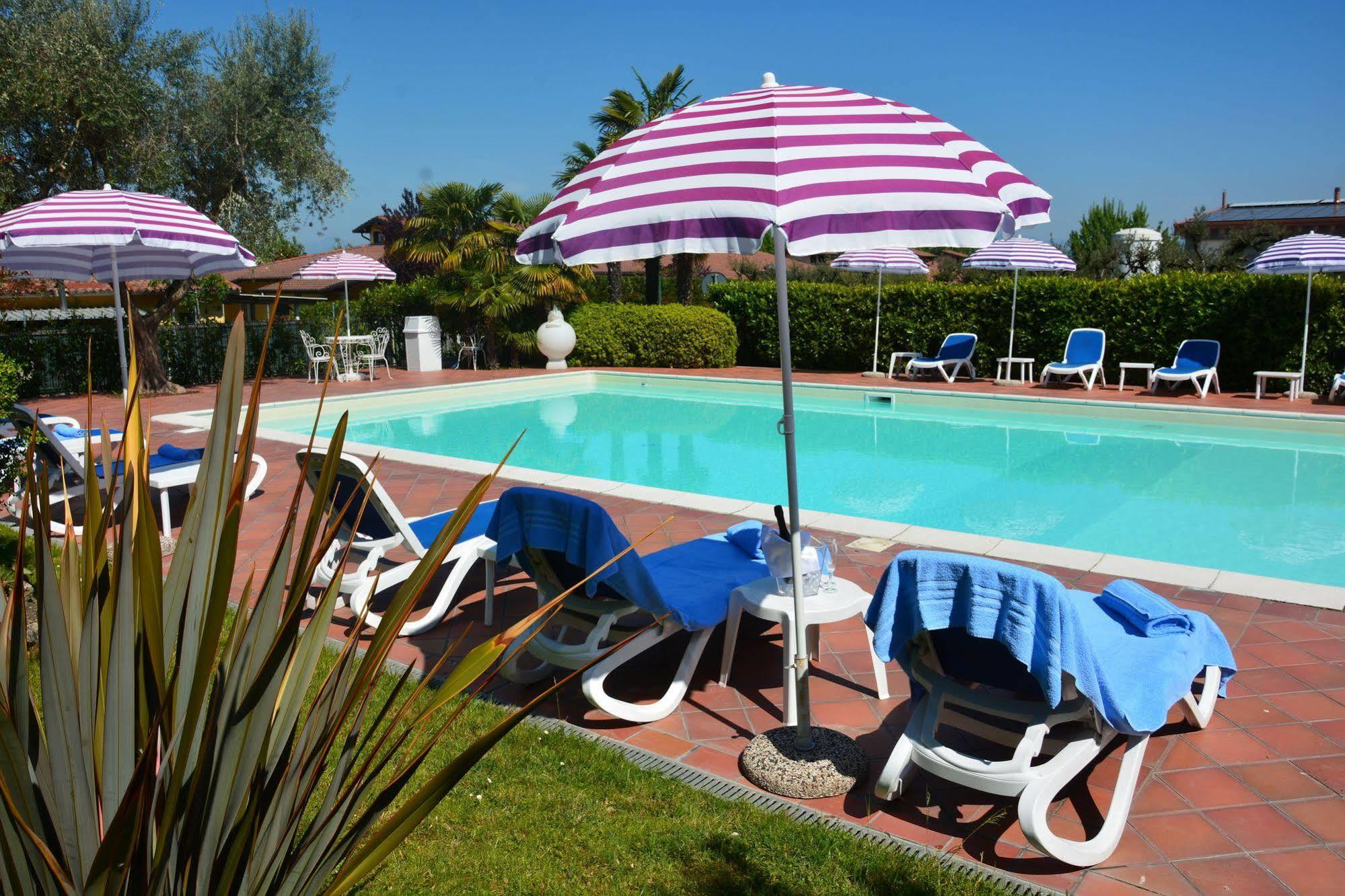 Hotel Oceano Peschiera del Garda Bagian luar foto
